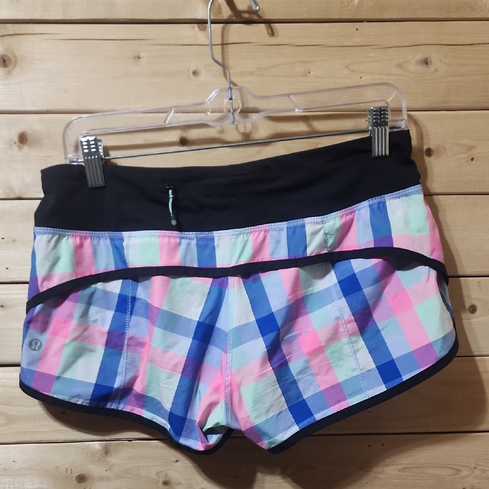 Lululemon Groovy Run Shorts Plaid Size 6 NWOT
